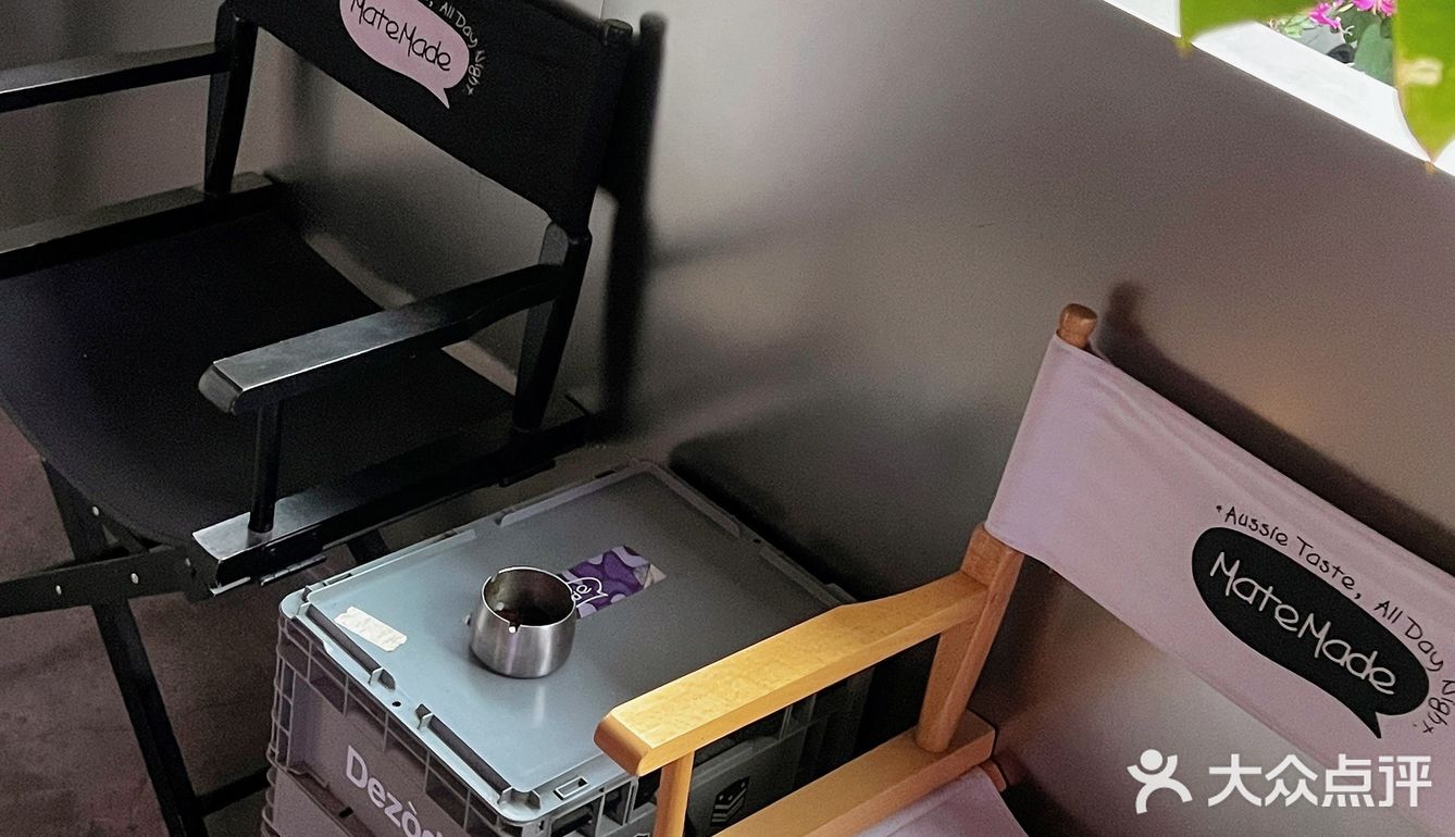 集齐下午茶和小酒馆于一身的咖啡店☕