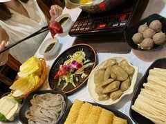 -鲜入围煮花胶鸡海鲜火锅