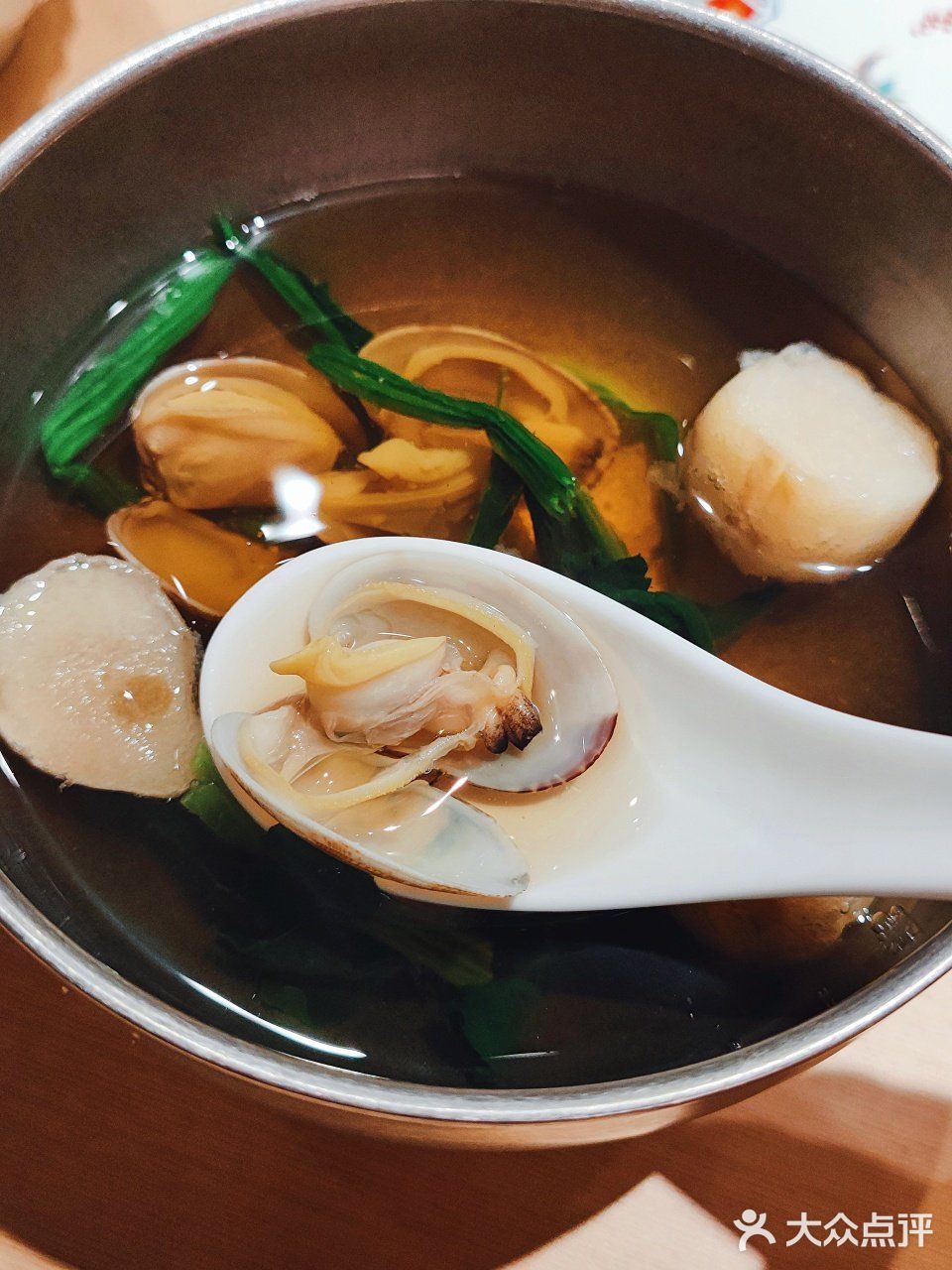 都说现在餐饮行业惨淡，可这家肉肉大米每天都大排长龙啊[嘘]