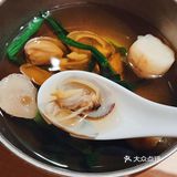 都说现在餐饮行业惨淡，可这家肉肉大米每天都大排长龙啊[嘘]
