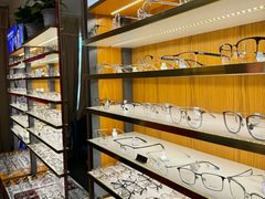 -优医视平价眼镜蔡司依视路折扣工厂店(十里堡店)