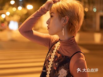 今日发现・路过香奈儿展览的街道也很美