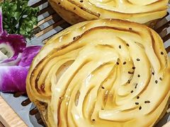 -小董哥烤串·爆汁大油边(故宫店)