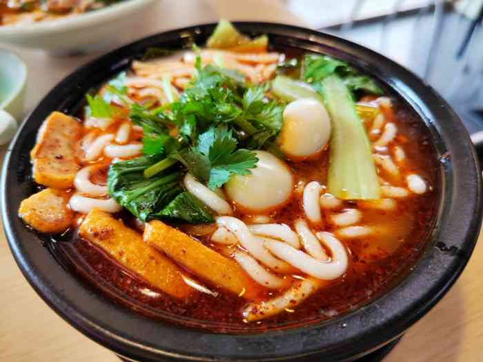 新学期新餐馆似乎是原来1977烧烤坊新开的土豆粉店原味土豆粉一份15块