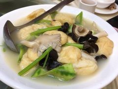 杂菌煮自制鱼腐-清新鸡沙田乳鸽店(金融店)