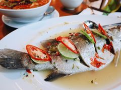 柠檬鲈鱼-Chom Cafe and Restaurant