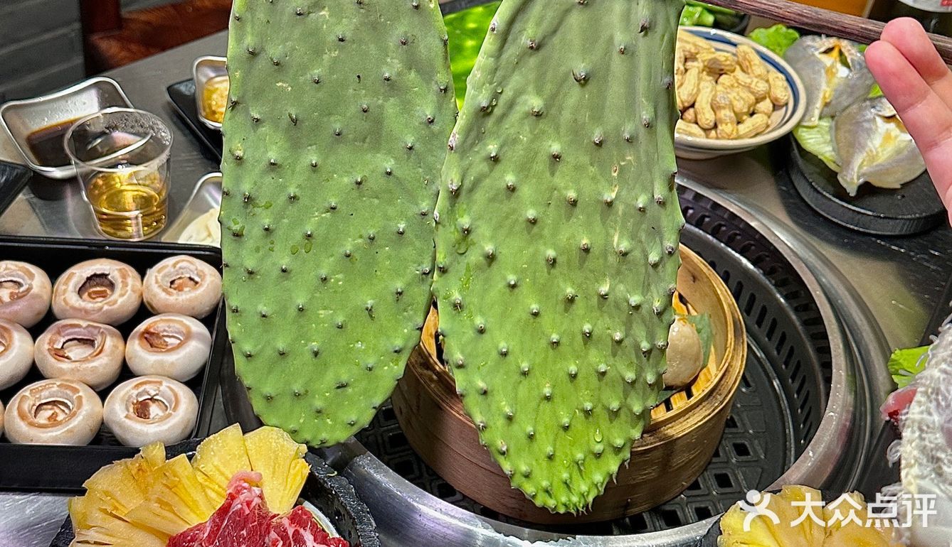 现在的烤肉店真的在玩一种很新的东西…