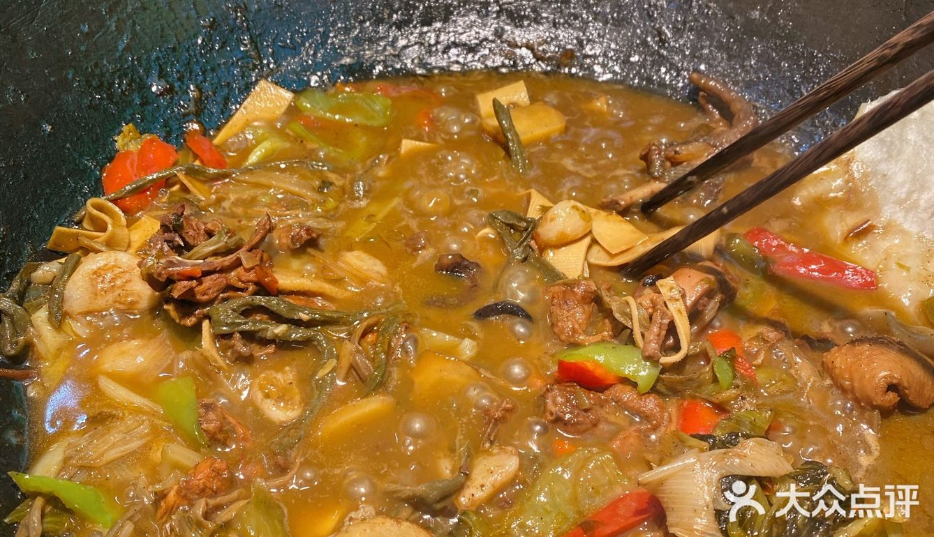 围着热气腾腾的锅也太食欲了吧