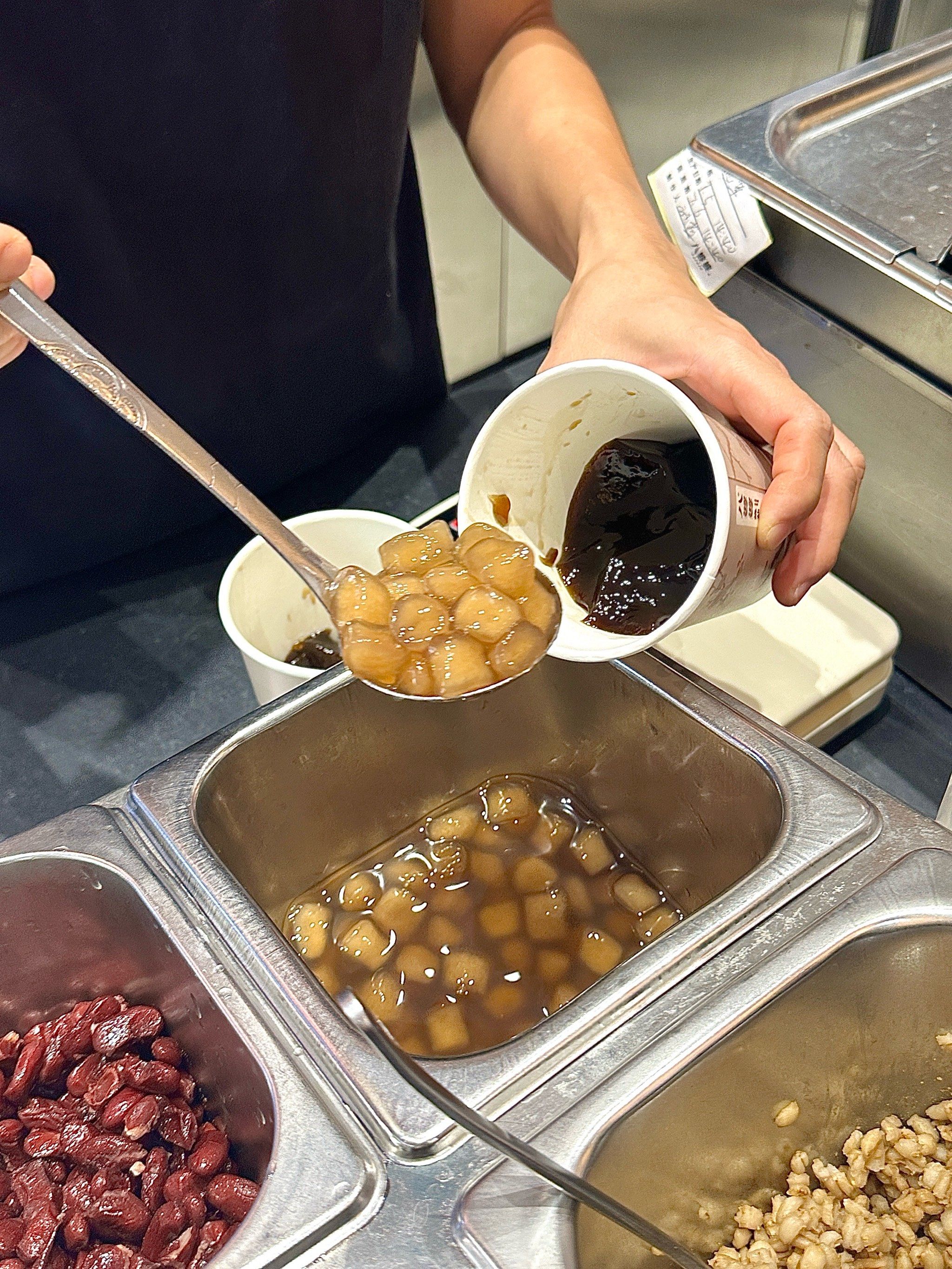 来西街人手一杯的!泉州蕞好吃的烧仙草!