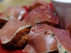 炸金枪鱼奶酪球配西班牙火腿-HELLO 27 意面·沙拉·帕尼尼