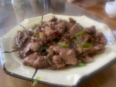 姜葱爆炒黄牛仔肉-银峰农庄·特色烧鸡·鲜无花果浸鸡