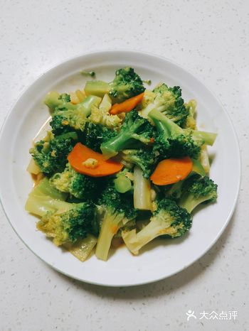 绿莹莹的蒜蓉耗油西蓝花