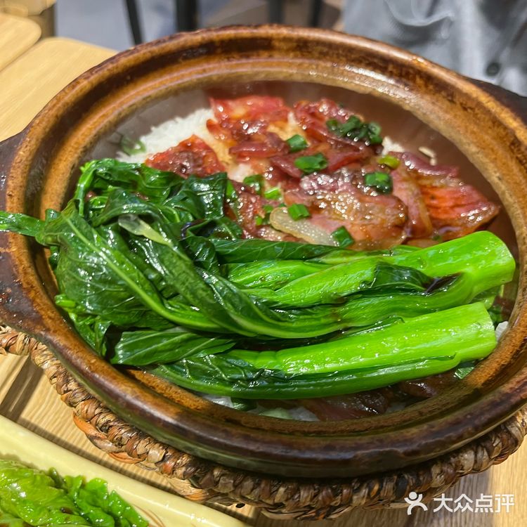 独家秘制，煲仔饭来一份