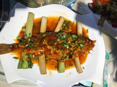 葱烧大黄鱼-老家味道主题餐厅