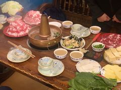 -洞庭洲·防空洞火锅·烧烤·铜锅涮肉(新百广场店)