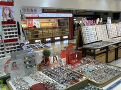 -美式眼镜·授权蔡司.依视路.尼康.豪雅.明月(人民广场店)