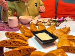 -香巴拉云南餐厅(华莱坞店)