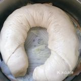 肉馅里的用料就根据自己的口味来定了，我喜欢放蚝油