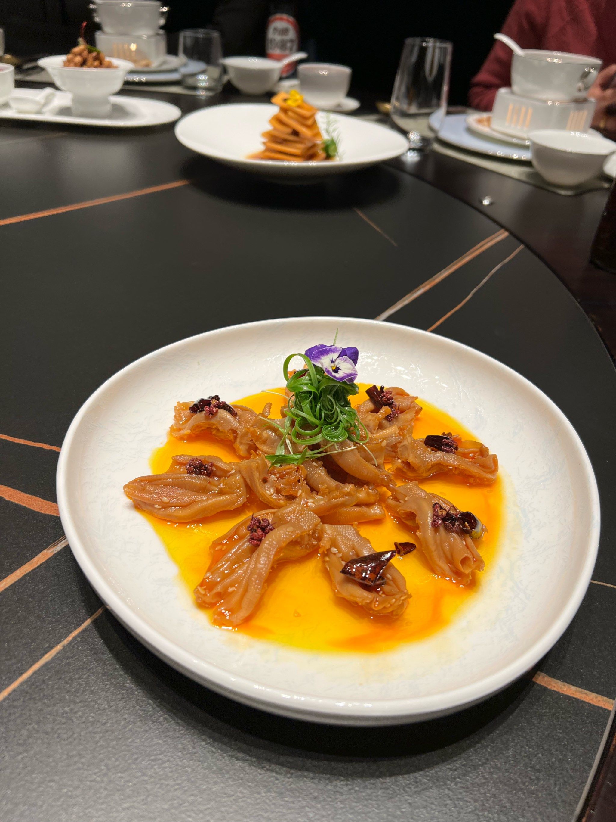 很不错唉,鸭掌我的最爱,松茸炖辽参,味道