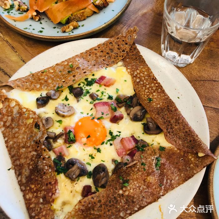 RAC BAR(安福路店)鸡蛋蘑菇熏肉荞麦可丽饼图片