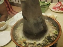 -洞庭洲·防空洞火锅·烧烤·铜锅涮肉(新百广场店)