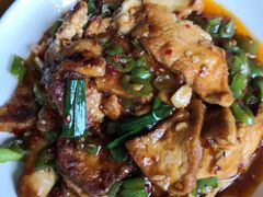 -临江餐馆二楼美食部落