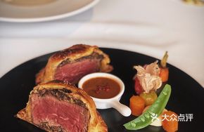 Wellington Steak with Black Truffle Sauce