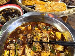 -爆炸头阿姨小四川正宗川味小吃(无任何分店)