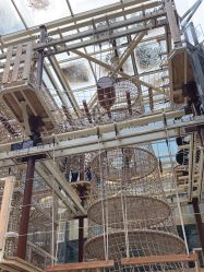 -PIPIKINGDOM皮皮王国欢乐号(欢乐海岸购物中心店)