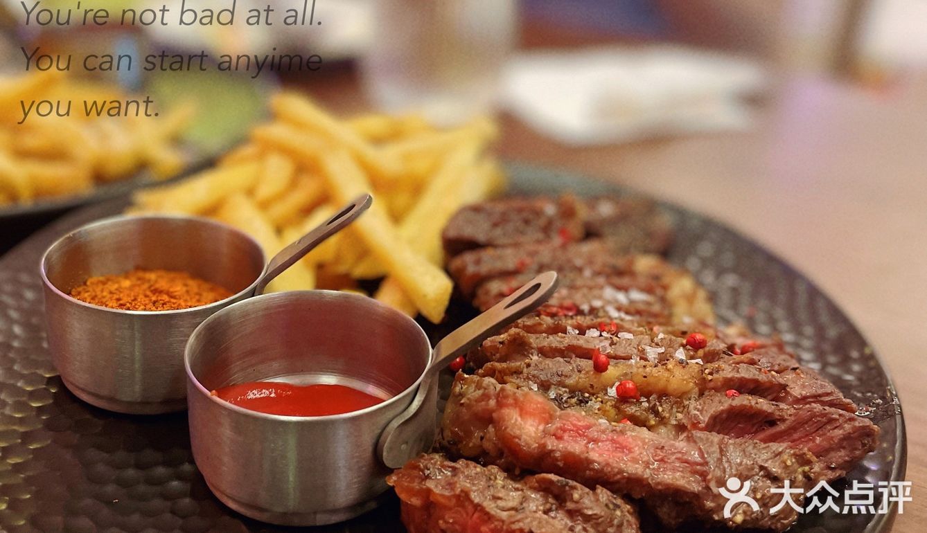 成都探店|这家西餐厅，一步一景，落日斜阳的环境也太美了吧[爱心]