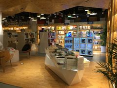 -新华里咖啡书吧(新华书店小寨店)