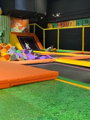 -蹦蹦跳跳(新奥购物中心店)