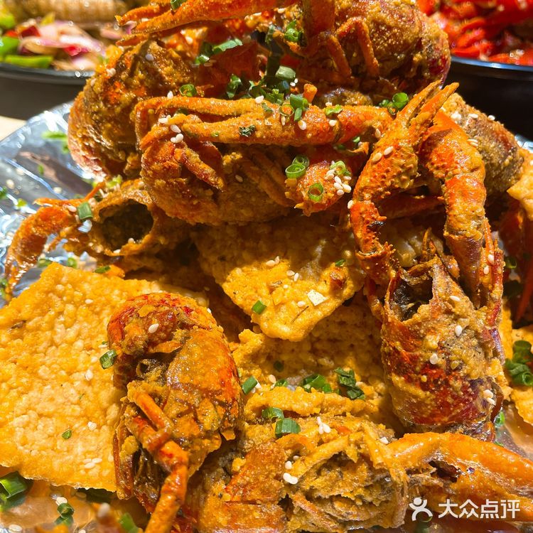 美味炸裂的小龙虾夜排档盛宴