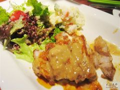 炸猪排配BBQ沙司-BISTROFIORE美伊娜(伊犁南路店)
