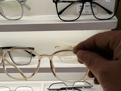 -爱视眸Eyeblling眼镜·依视路·蔡司镜片折扣店(百联南方商城购物中心)