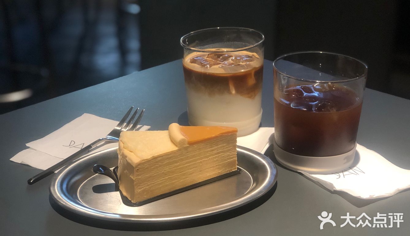 秒杀很多咖啡店 店里只有两种千层 我点的是焦糖千层