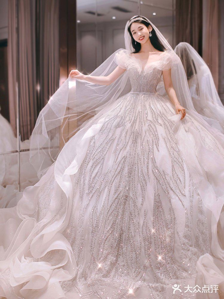 信阳婚纱礼服丨媛范十足的一字肩梦幻奢华款婚纱 