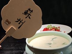 鱼骨豆腐汤-吴越荣记苏州菜·松鼠桂鱼 100% 活鱼现做(月光码头店)