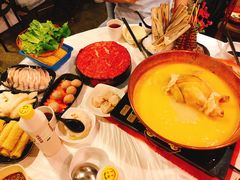 -鲜入围煮花胶鸡海鲜火锅