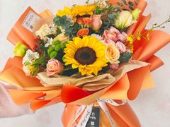 -何兮花店·气球派对鲜花店(马桥银春路万科城店)