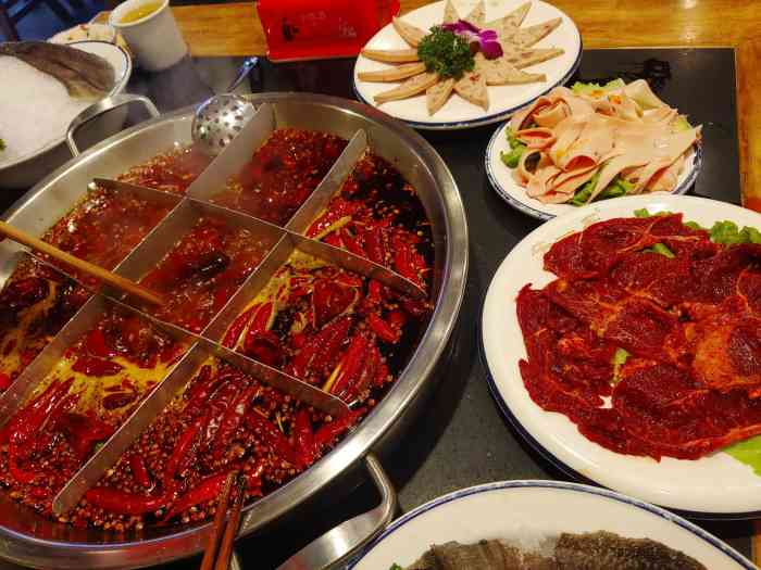 巴渝牛一哥火锅(石桥广场店)-"96石桥广场附近的一家火锅,店面还是