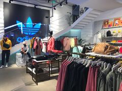 -阿迪达斯(武林银泰三叶草店)