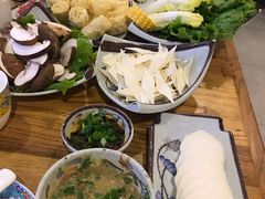 -毛辣果·贵州红酸汤牛肉火锅(西单店)