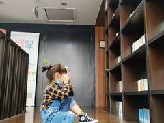 -钟书阁(松江泰晤士小镇店)