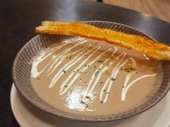 黑松露奶油蘑菇汤-WOLFGANG PUCK KITCHEN & BAR(迪士尼小镇店)