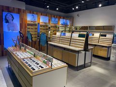 -LOOK眼镜·蔡司依视路配镜(宝山万达店)