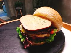 -HIGH FIVE哈福手工汉堡(桂林路店)