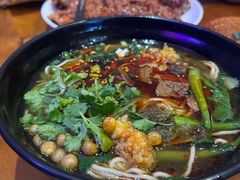 -爆炸头阿姨小四川正宗川味小吃(无任何分店)