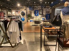 -阿迪达斯(百联徐汇商业广场运动旗舰店)