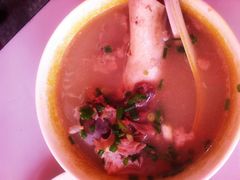 黄豆骨头汤-月亮生煎大王